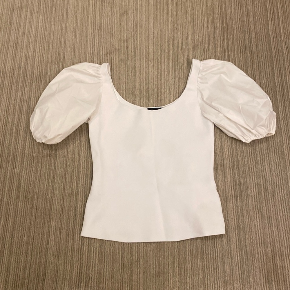 White theory top.